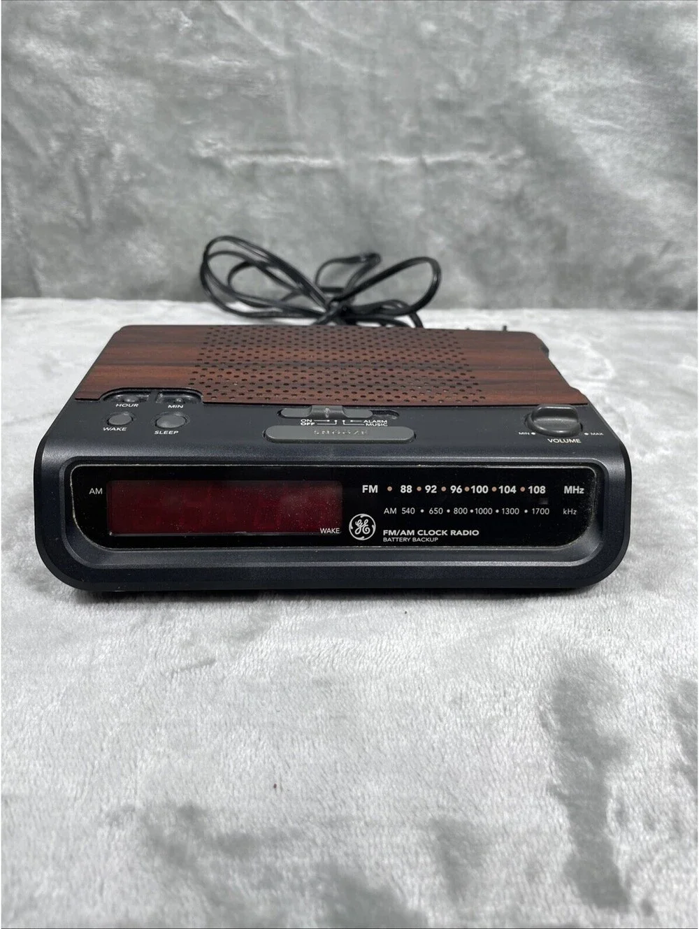Vintage GE 7-4613A AM FM Clock Radio Alarm Woodgrain Tested Working
